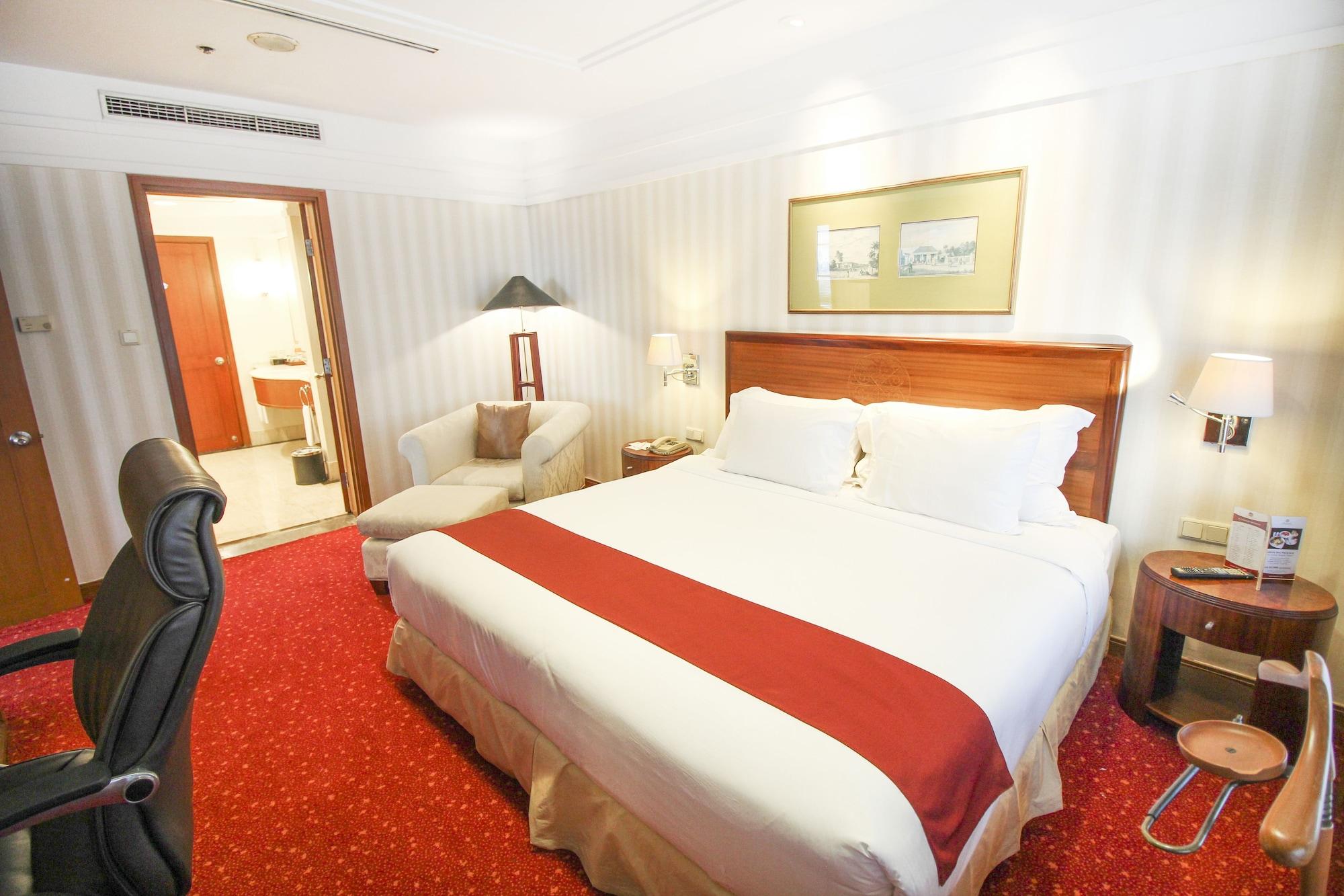 Redtop Hotel & Convention Center Jakarta Exterior photo