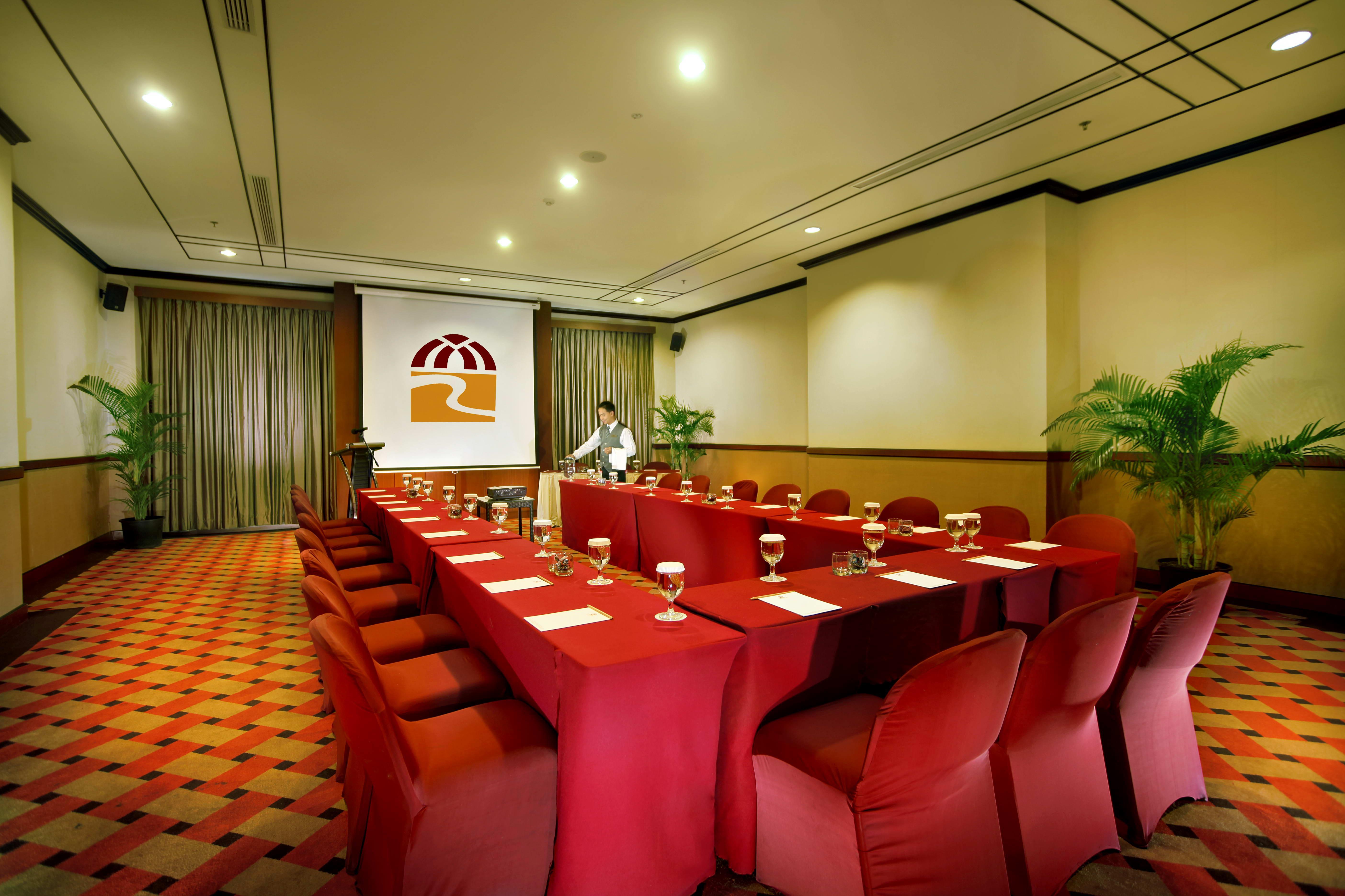 Redtop Hotel & Convention Center Jakarta Exterior photo