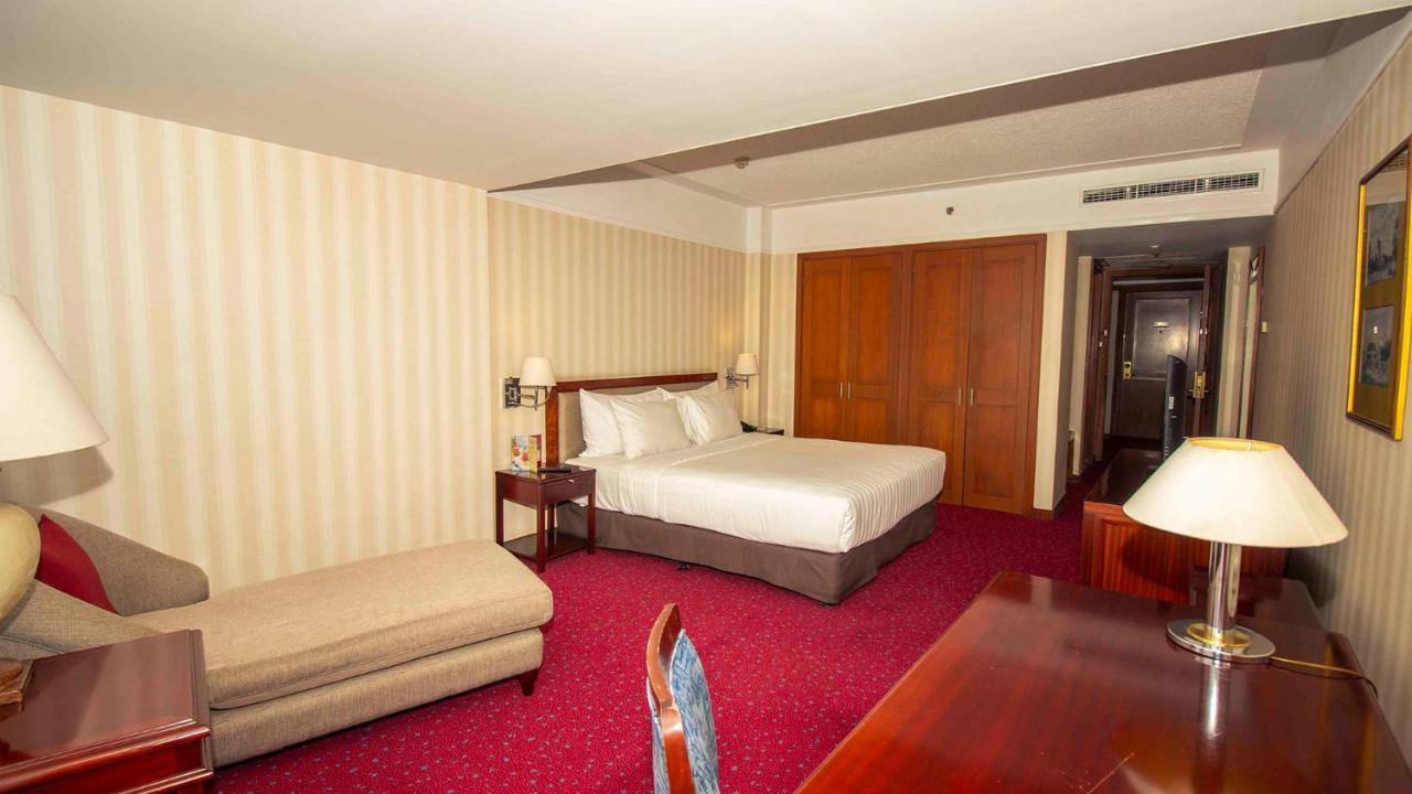 Redtop Hotel & Convention Center Jakarta Exterior photo