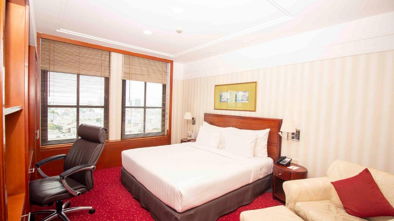 Redtop Hotel & Convention Center Jakarta Exterior photo
