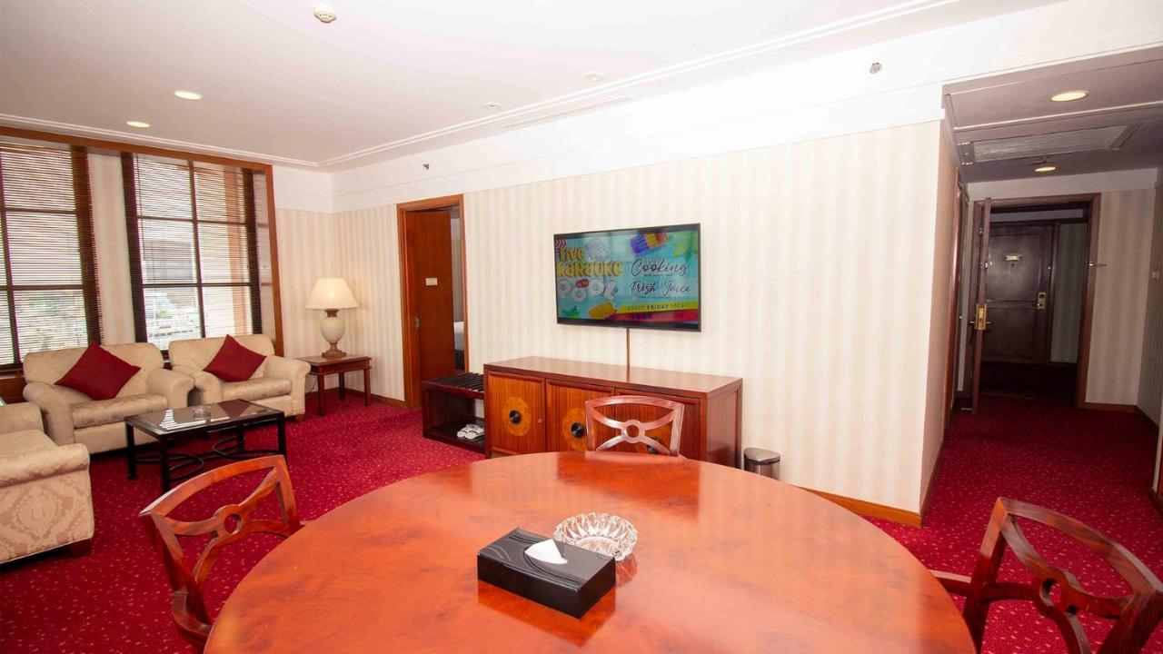 Redtop Hotel & Convention Center Jakarta Exterior photo
