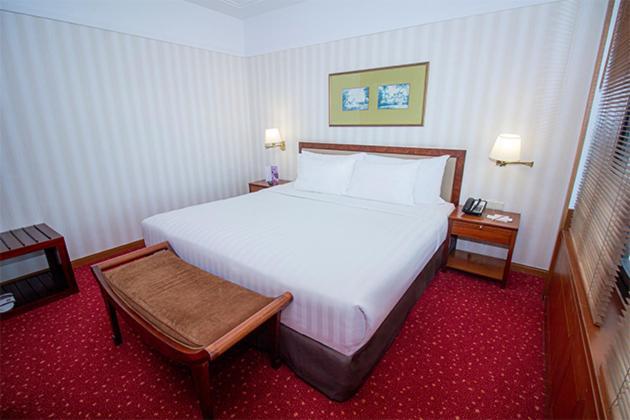 Redtop Hotel & Convention Center Jakarta Exterior photo