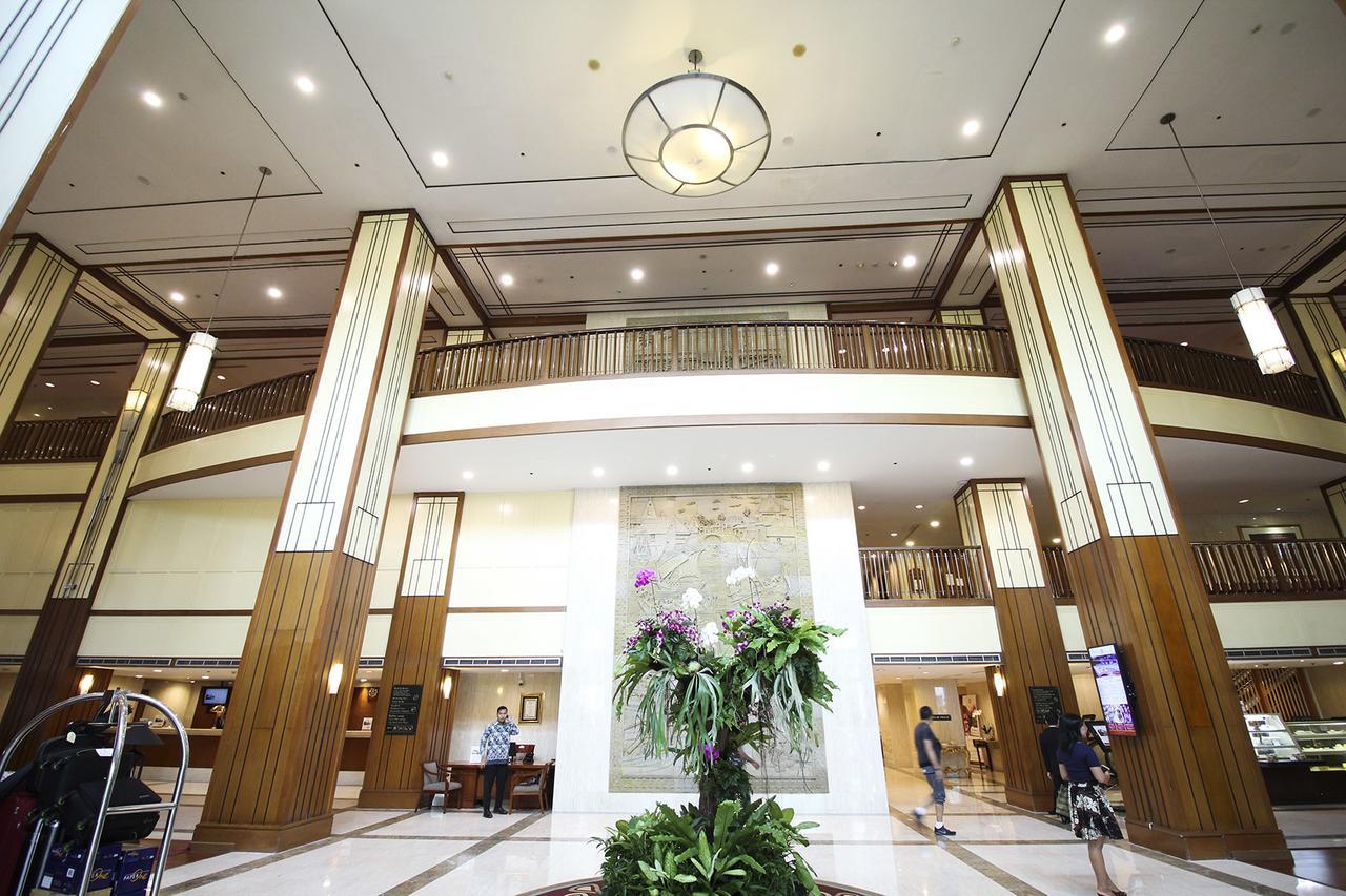 Redtop Hotel & Convention Center Jakarta Exterior photo